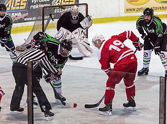 Historicky první hokejový zápas PKS okna